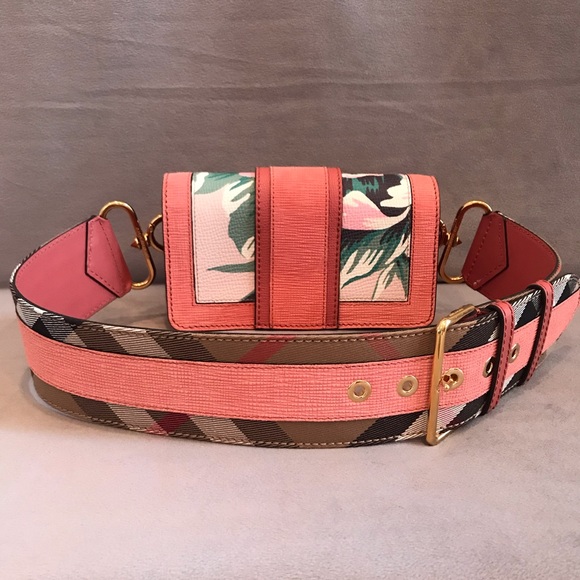 🍥SOLD🍥 Burberry Small Buckle Bag Peony Rose - Picture 7 of 11